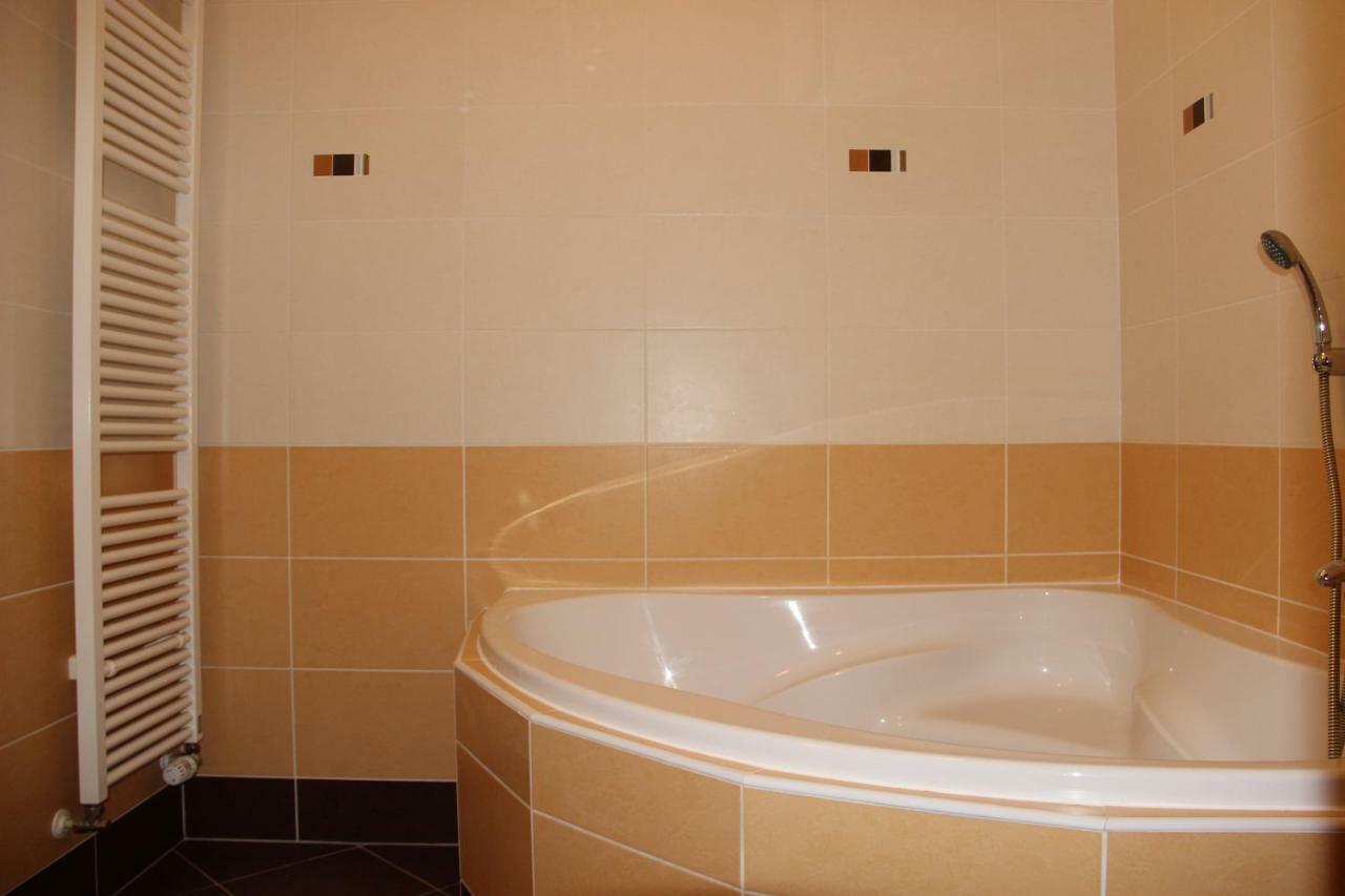 Apartament H+ Apartman Letiste Praha Zewnętrze zdjęcie