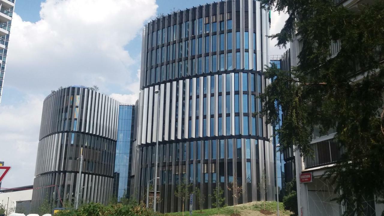 Apartament H+ Apartman Letiste Praha Zewnętrze zdjęcie