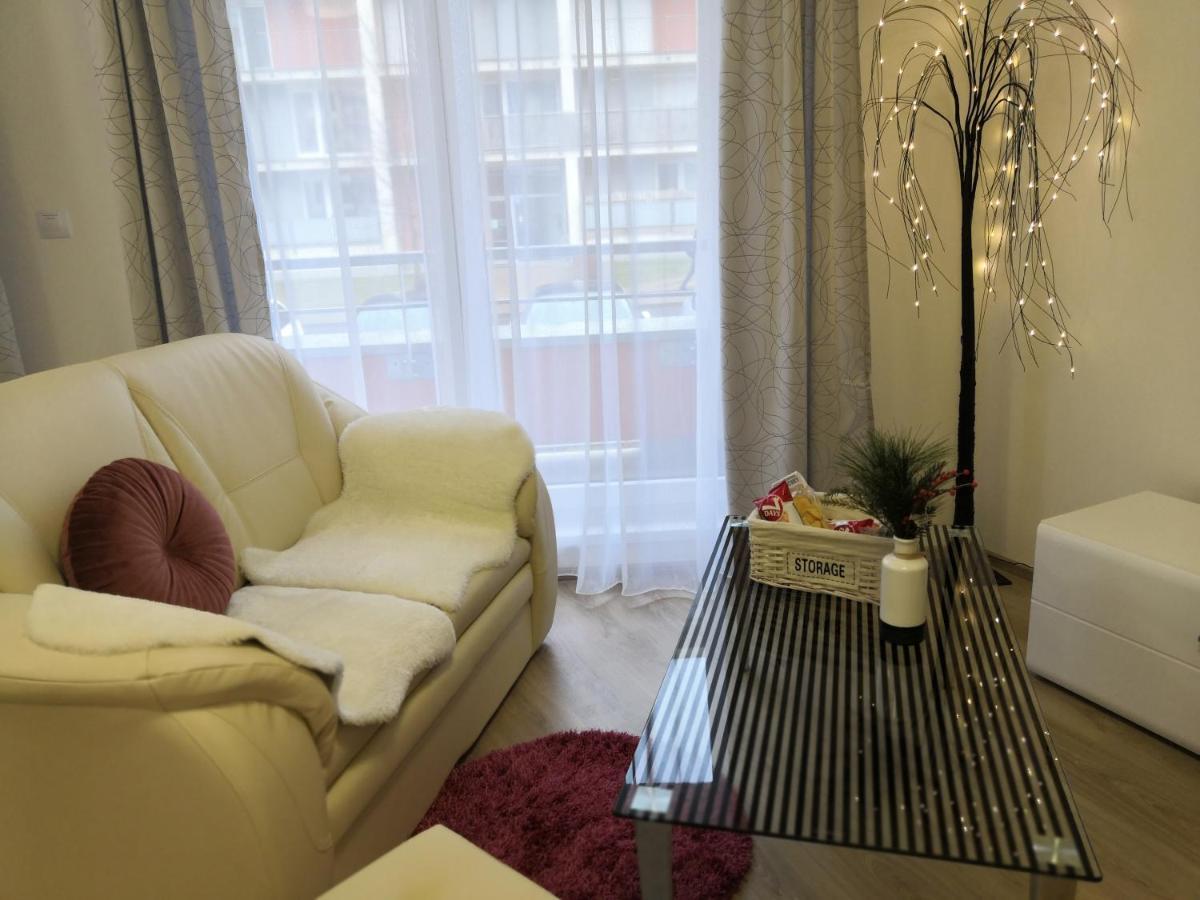 Apartament H+ Apartman Letiste Praha Zewnętrze zdjęcie